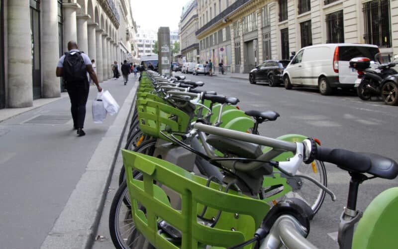 Париз ги наградува велосипедистите, а ги казнува возачите на автомобили! – Непрекинато се зголемуваат трошоците за паркирање на СУВ возила