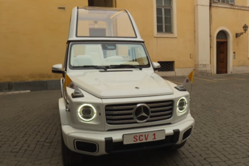 Папата Франсис доби нов „Папамобил“ и тоа е Mercedes-Benz G580 EQ