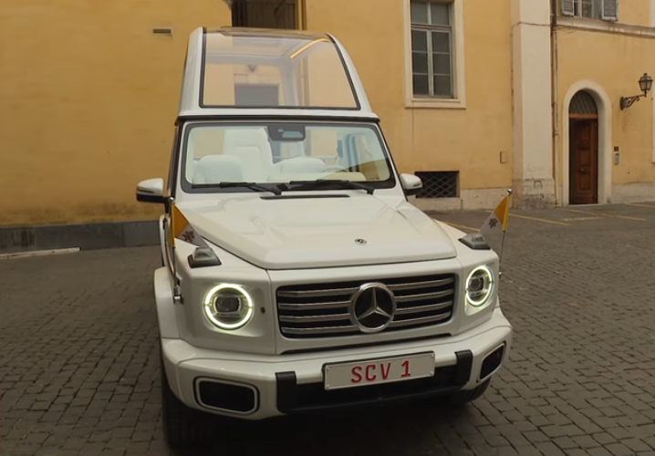 Папата Франсис доби нов „Папамобил“ и тоа е Mercedes-Benz G580 EQ